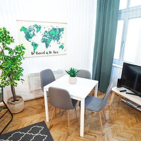 Lovely Apartment In Erzsebetvaros A57 Budapest Luaran gambar